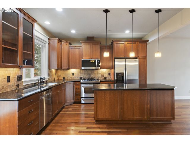 9402 Se CAUSEY Ave, Happy Valley, OR 97086