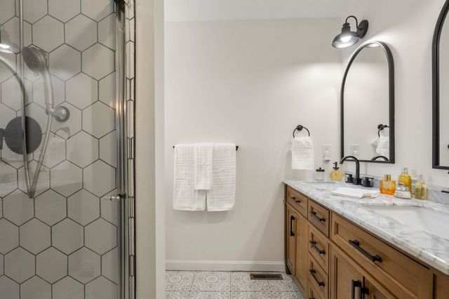 1 Firefly Landing, Newmarket, NH 03857