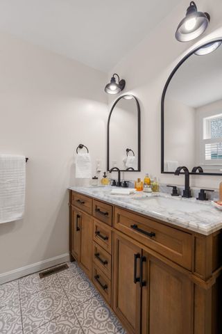 1 Firefly Landing, Newmarket, NH 03857