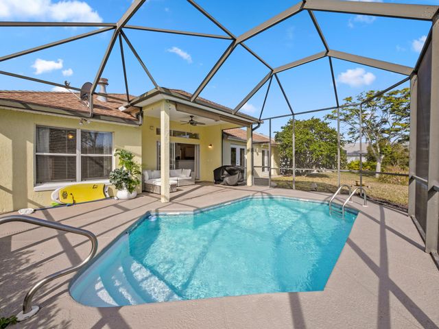 520 Peninsula Ct, St Augustine, FL 32080