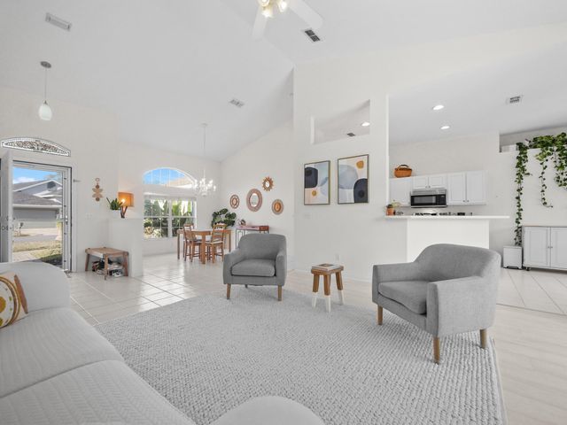 520 Peninsula Ct, St Augustine, FL 32080