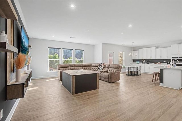 669 Fairway Drive, Acworth, GA 30101