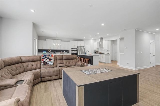 669 Fairway Drive, Acworth, GA 30101