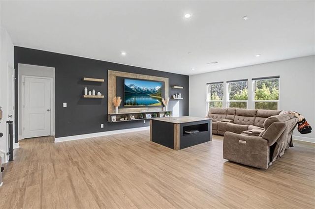 669 Fairway Drive, Acworth, GA 30101