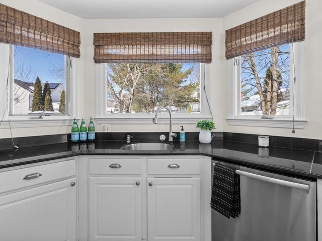 615 Saw Mill Brook Pkway, Newton, MA 02459