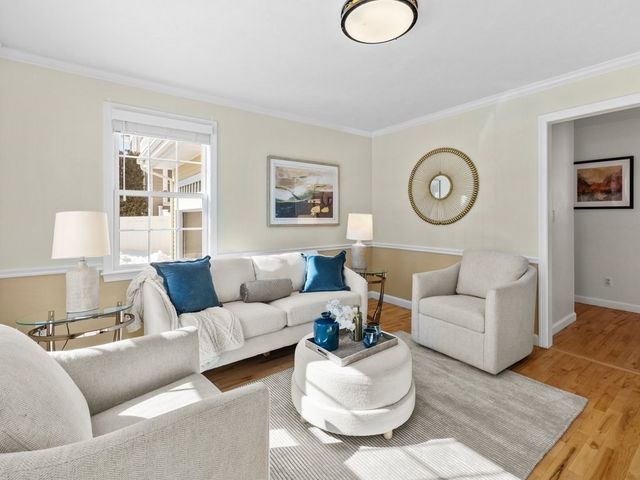 615 Saw Mill Brook Pkway, Newton, MA 02459