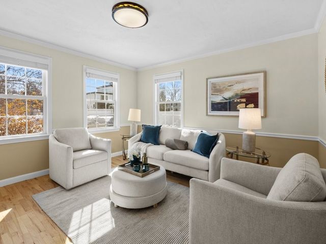 615 Saw Mill Brook Pkway, Newton, MA 02459