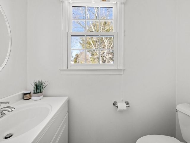 615 Saw Mill Brook Pkway, Newton, MA 02459