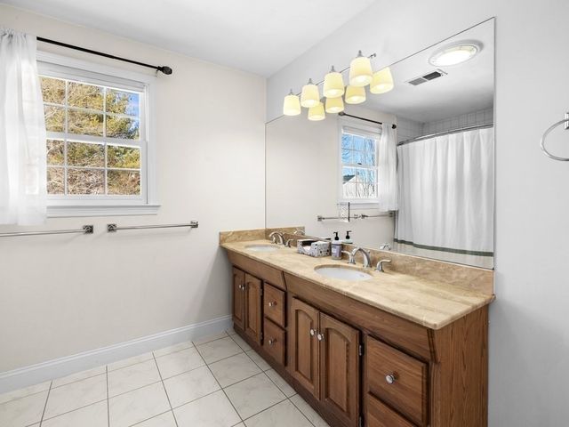 615 Saw Mill Brook Pkway, Newton, MA 02459