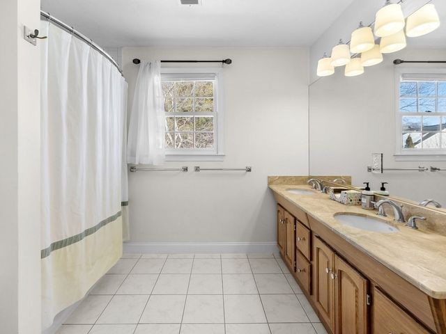 615 Saw Mill Brook Pkway, Newton, MA 02459