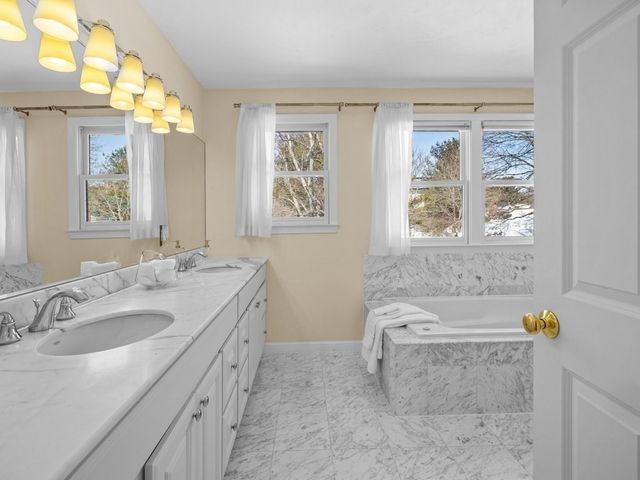 615 Saw Mill Brook Pkway, Newton, MA 02459