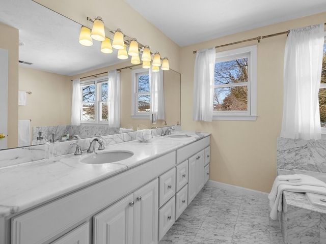 615 Saw Mill Brook Pkway, Newton, MA 02459