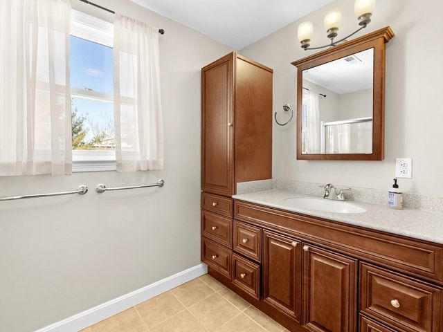 615 Saw Mill Brook Pkway, Newton, MA 02459