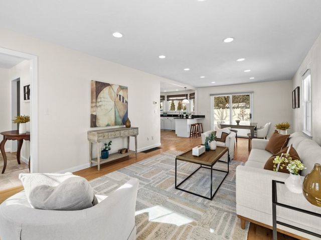 615 Saw Mill Brook Pkway, Newton, MA 02459