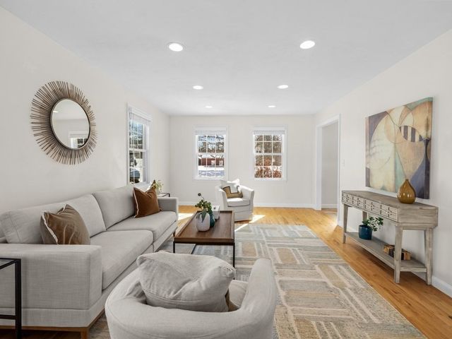 615 Saw Mill Brook Pkway, Newton, MA 02459