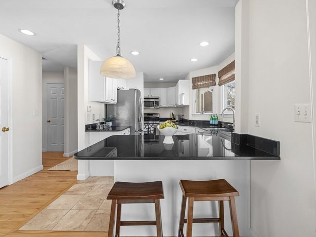 615 Saw Mill Brook Pkway, Newton, MA 02459