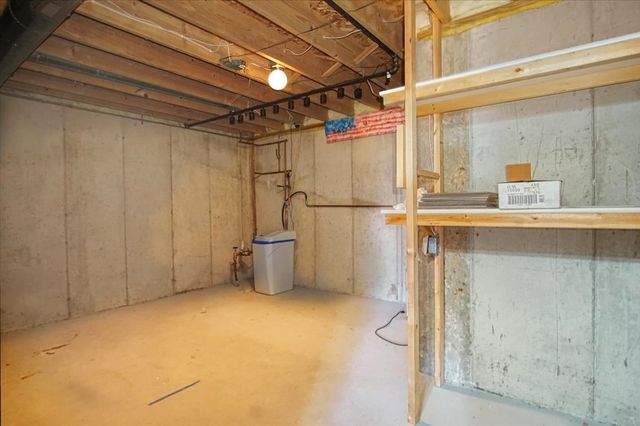 1731 Redwood Lane, Mchenry, IL 60050