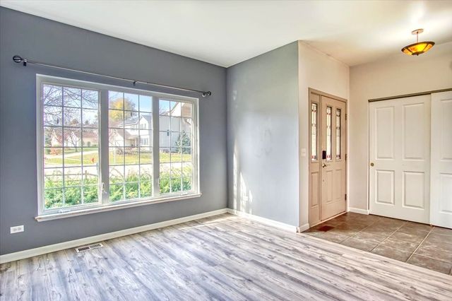 1731 Redwood Lane, Mchenry, IL 60050