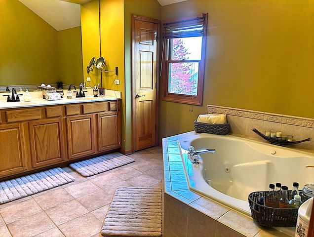 2484 Warwick Court, Aurora, IL 60503