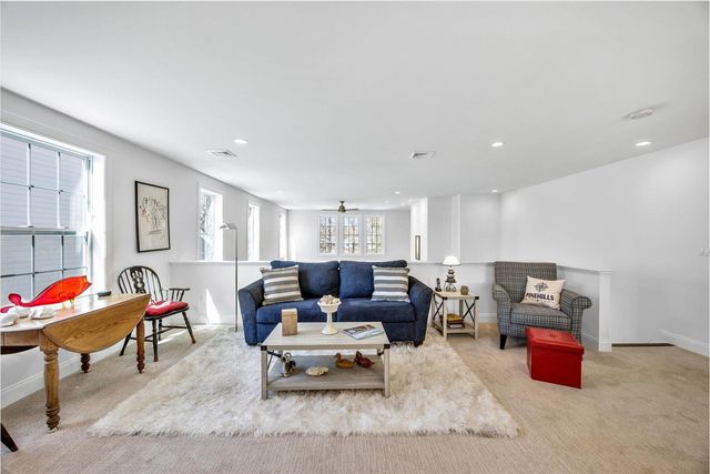 34 Briarwood, Plymouth, MA 02360