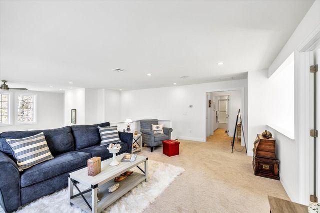 34 Briarwood, Plymouth, MA 02360