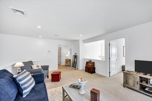 34 Briarwood, Plymouth, MA 02360