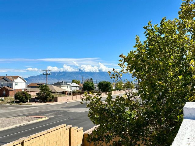 8105 Camino Paisano NW, Albuquerque, NM 87120