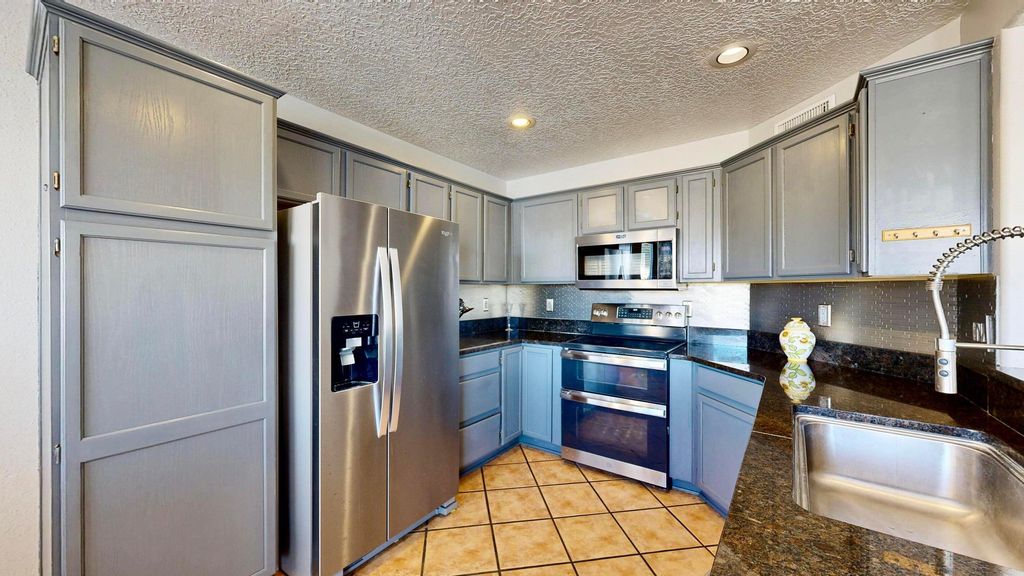 Image 14 of property listing at 8105 Camino Paisano NW, Albuquerque, NM 87120