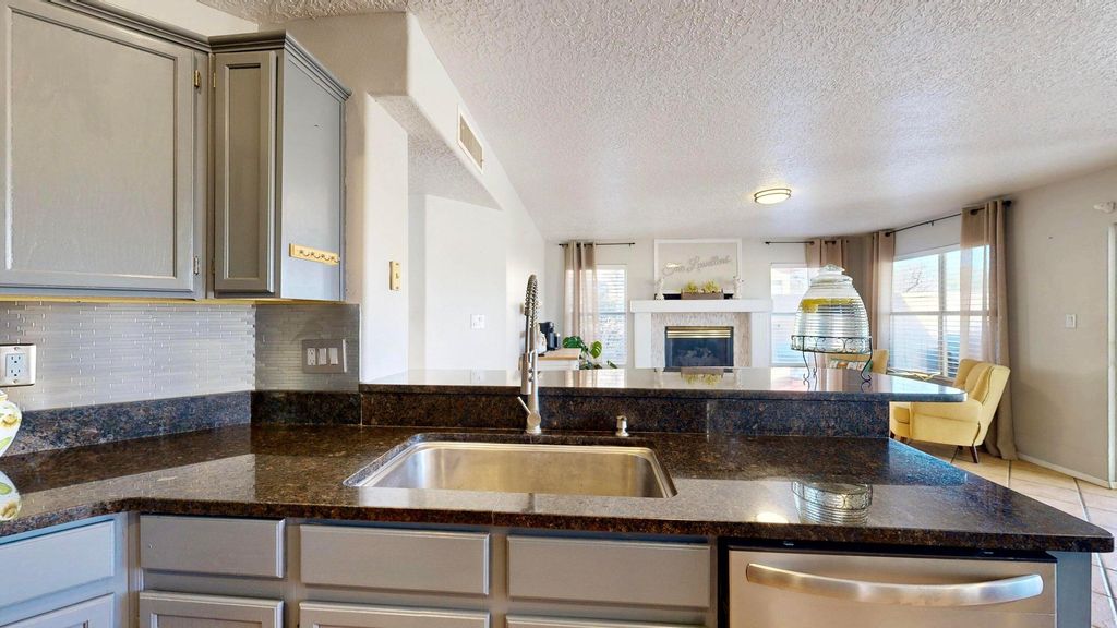 Image 15 of property listing at 8105 Camino Paisano NW, Albuquerque, NM 87120