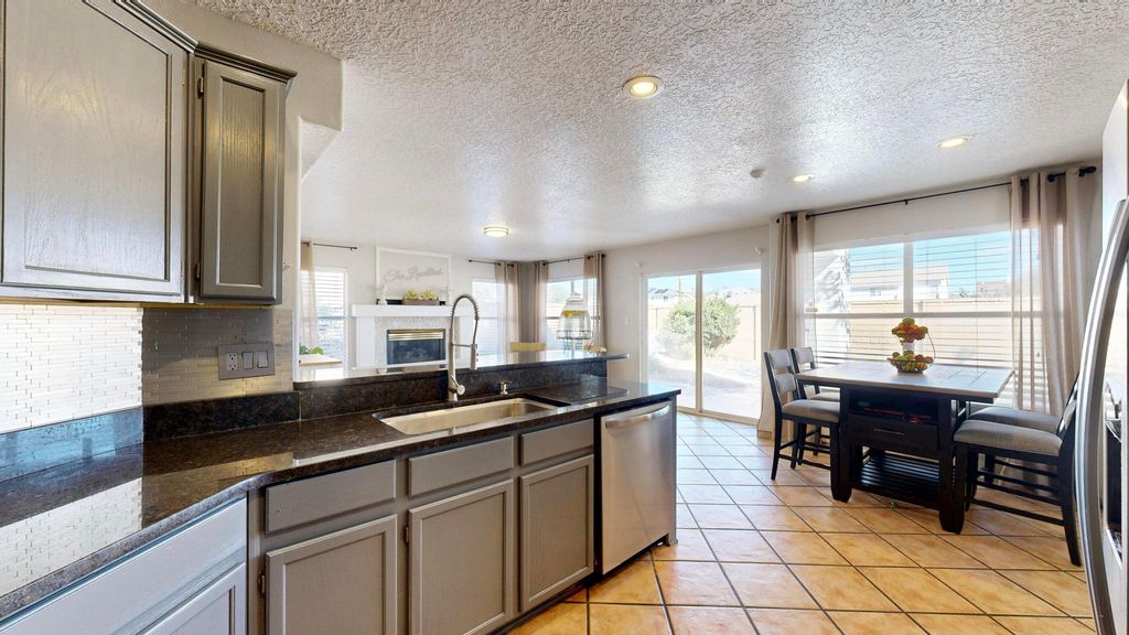 Image 16 of property listing at 8105 Camino Paisano NW, Albuquerque, NM 87120