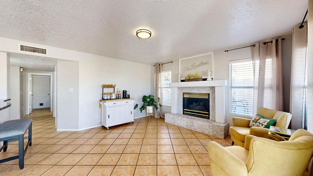 Image 19 of property listing at 8105 Camino Paisano NW, Albuquerque, NM 87120