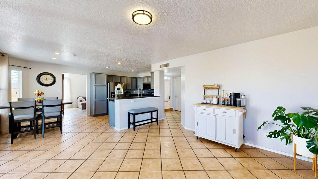 Image 20 of property listing at 8105 Camino Paisano NW, Albuquerque, NM 87120