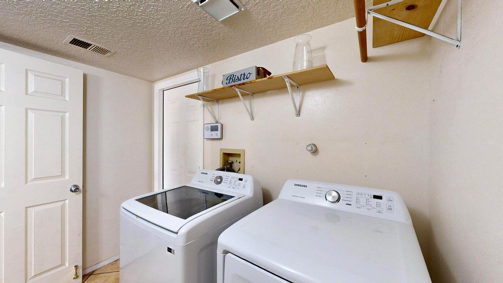 Image 25 of property listing at 8105 Camino Paisano NW, Albuquerque, NM 87120