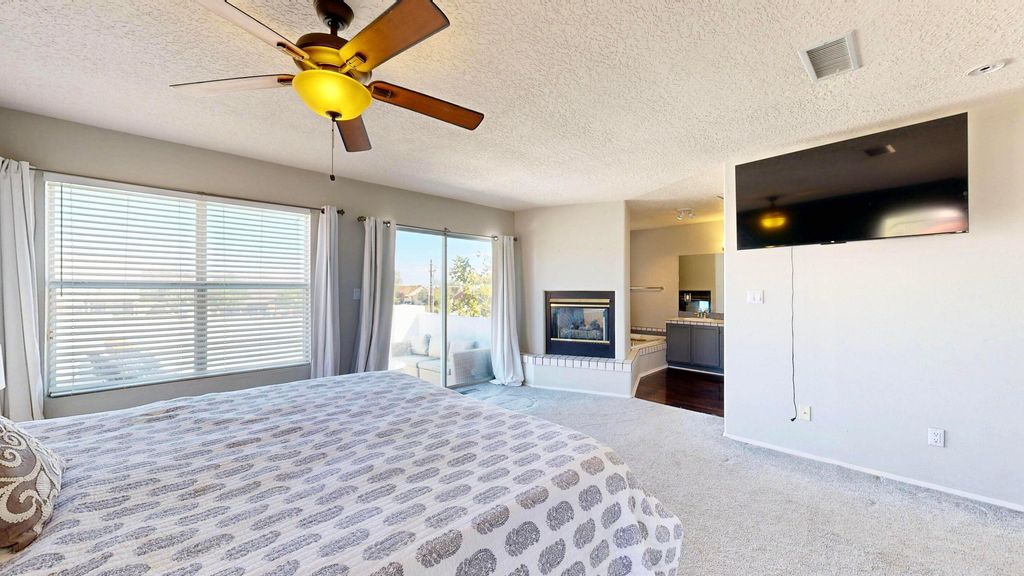 Image 28 of property listing at 8105 Camino Paisano NW, Albuquerque, NM 87120