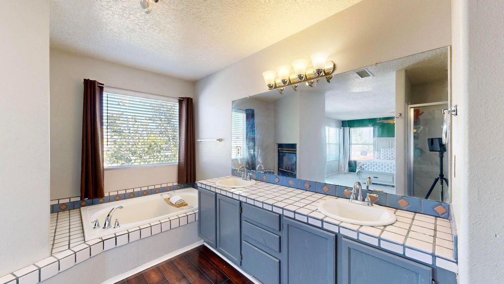 Image 31 of property listing at 8105 Camino Paisano NW, Albuquerque, NM 87120