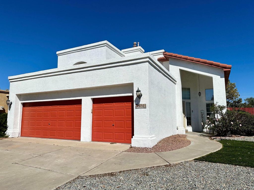Image 4 of property listing at 8105 Camino Paisano NW, Albuquerque, NM 87120