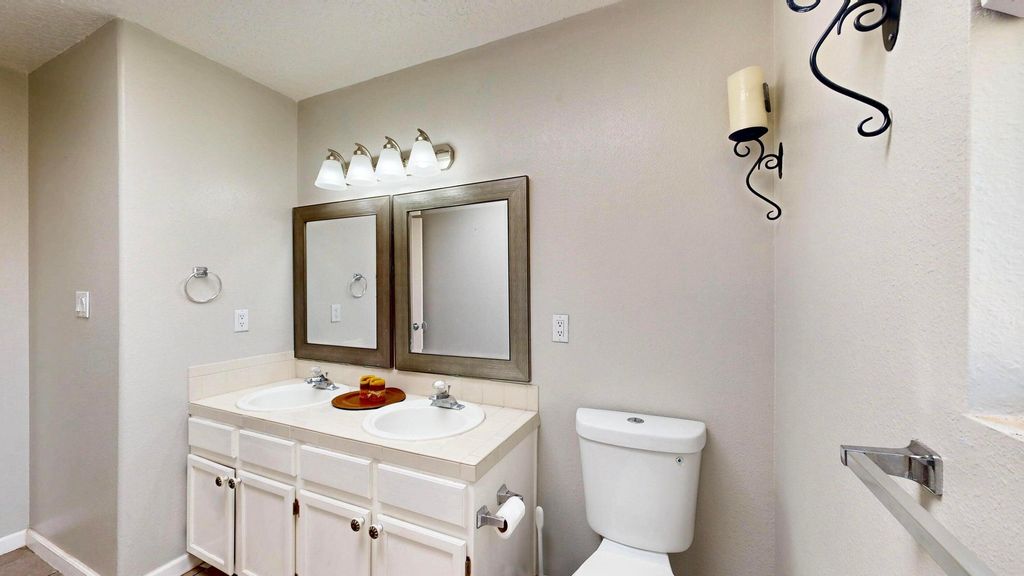 Image 45 of property listing at 8105 Camino Paisano NW, Albuquerque, NM 87120
