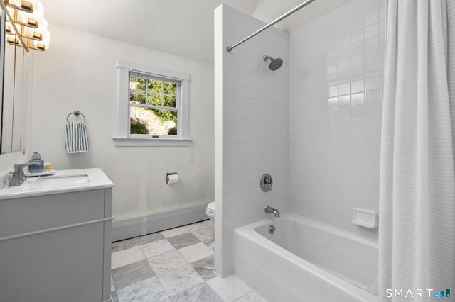 56 Knickerbocker Avenue, Stamford, CT 06907