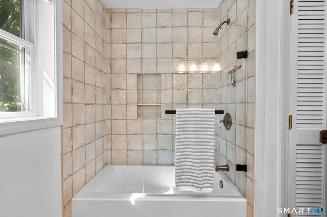 56 Knickerbocker Avenue, Stamford, CT 06907