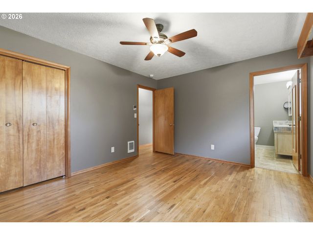 715 DAYTON Ave, Vancouver, WA 98664