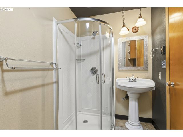 715 DAYTON Ave, Vancouver, WA 98664