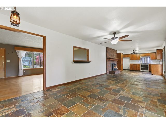 715 DAYTON Ave, Vancouver, WA 98664