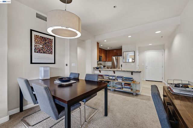 423 7Th St 220, Oakland, CA 94607