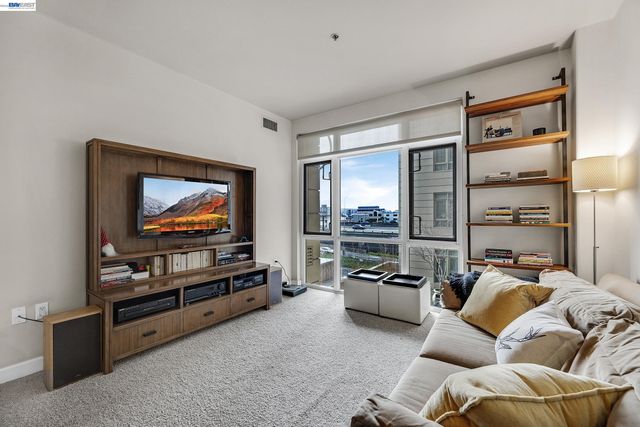 423 7Th St 220, Oakland, CA 94607