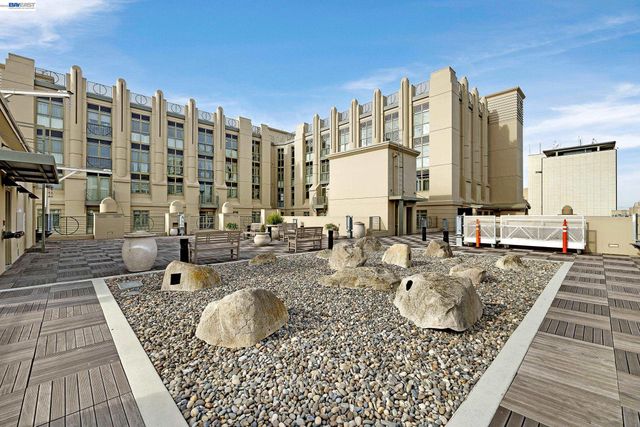 423 7Th St 220, Oakland, CA 94607