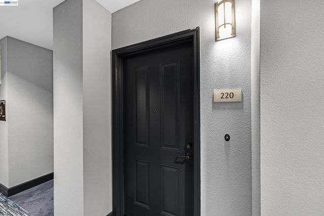 423 7Th St 220, Oakland, CA 94607