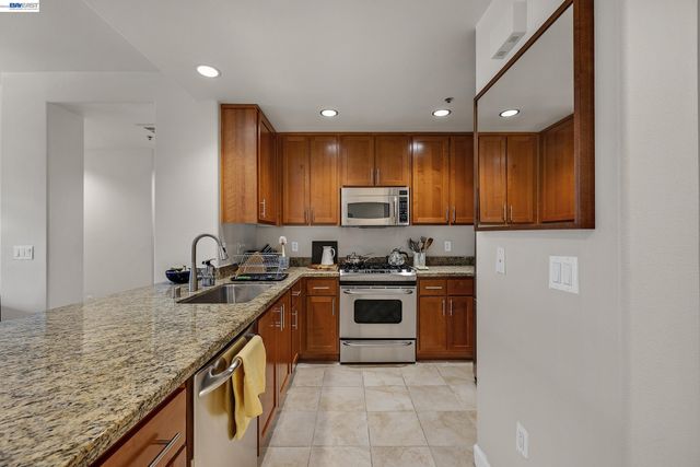 423 7Th St 220, Oakland, CA 94607