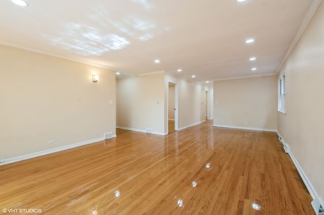 2623 W ARTHUR Avenue 3, Chicago, IL 60645