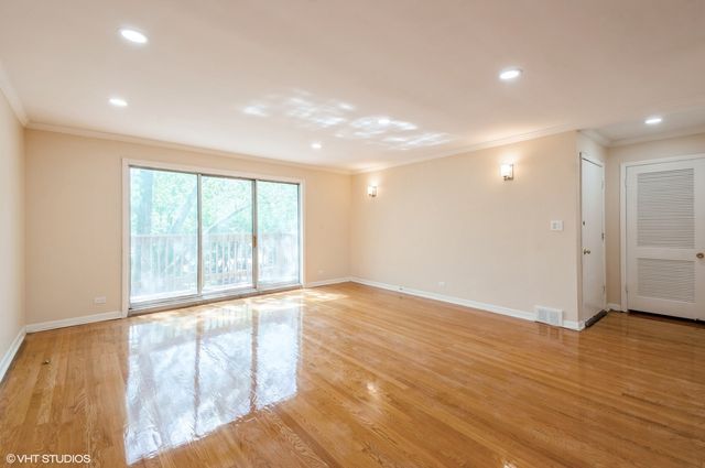 2623 W ARTHUR Avenue 3, Chicago, IL 60645