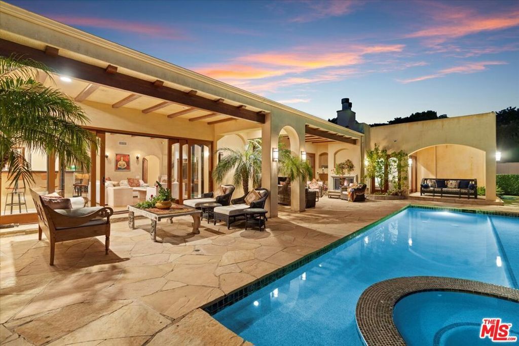 Image 1 of property listing at 1740 Carla Ridge, Beverly Hills, CA 90210